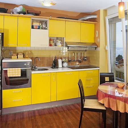 Apartment Sunny Yellow - With Balcony And Parking Place, سبليت الغرفة الصورة