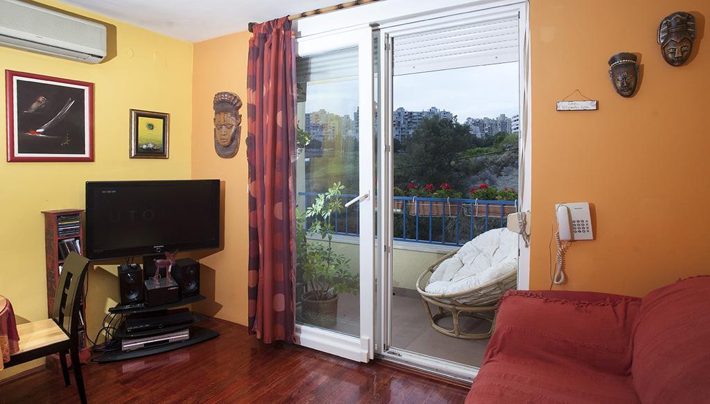 Apartment Sunny Yellow - With Balcony And Parking Place, سبليت الغرفة الصورة