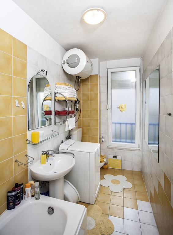 Apartment Sunny Yellow - With Balcony And Parking Place, سبليت الغرفة الصورة