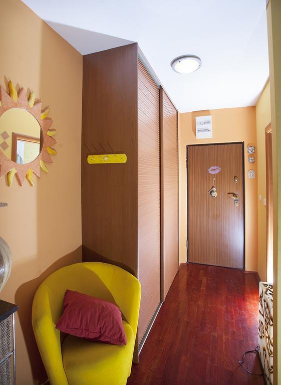 Apartment Sunny Yellow - With Balcony And Parking Place, سبليت الغرفة الصورة